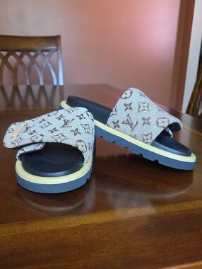 LV Slide Sandals in Beige Monogram Print ❤️
